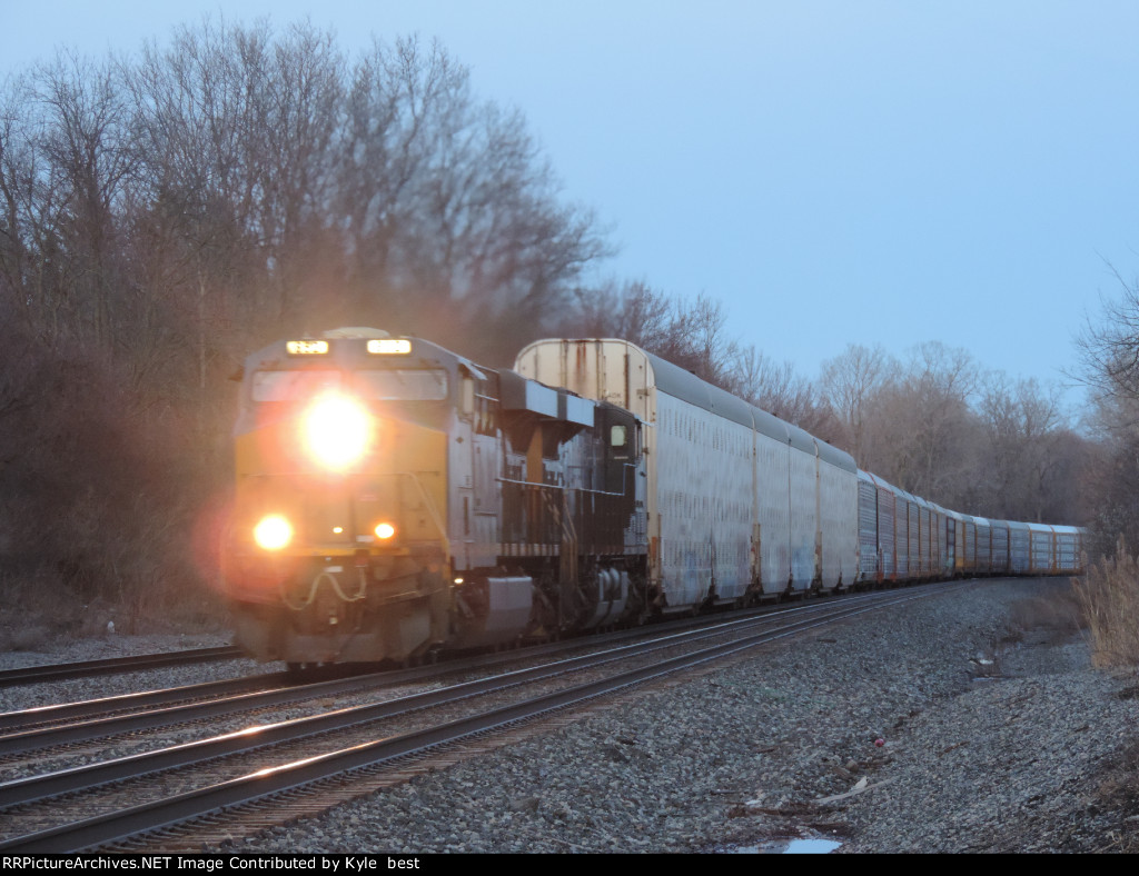 CSX 852 on M205